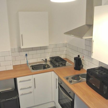 Approved Serviced Apartments Gorse Hill マンチェスター エクステリア 写真