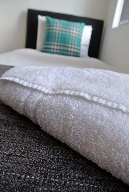 Approved Serviced Apartments Gorse Hill マンチェスター エクステリア 写真