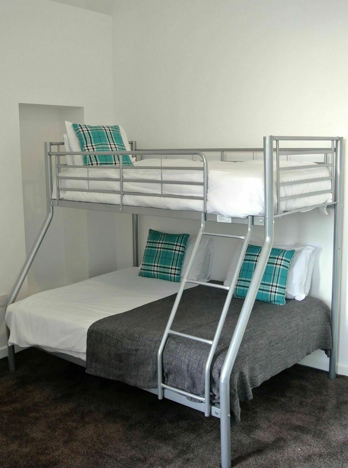 Approved Serviced Apartments Gorse Hill マンチェスター エクステリア 写真