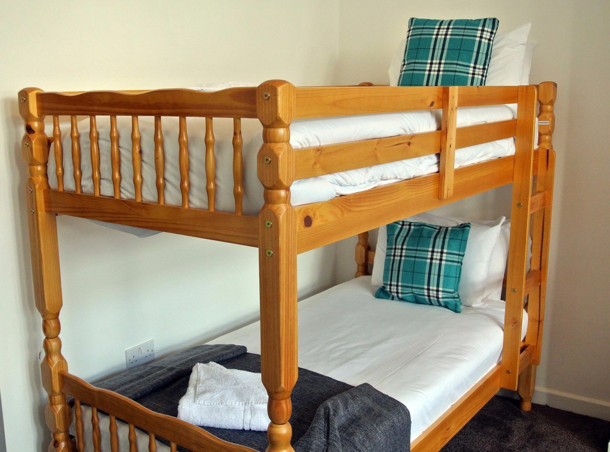 Approved Serviced Apartments Gorse Hill マンチェスター エクステリア 写真