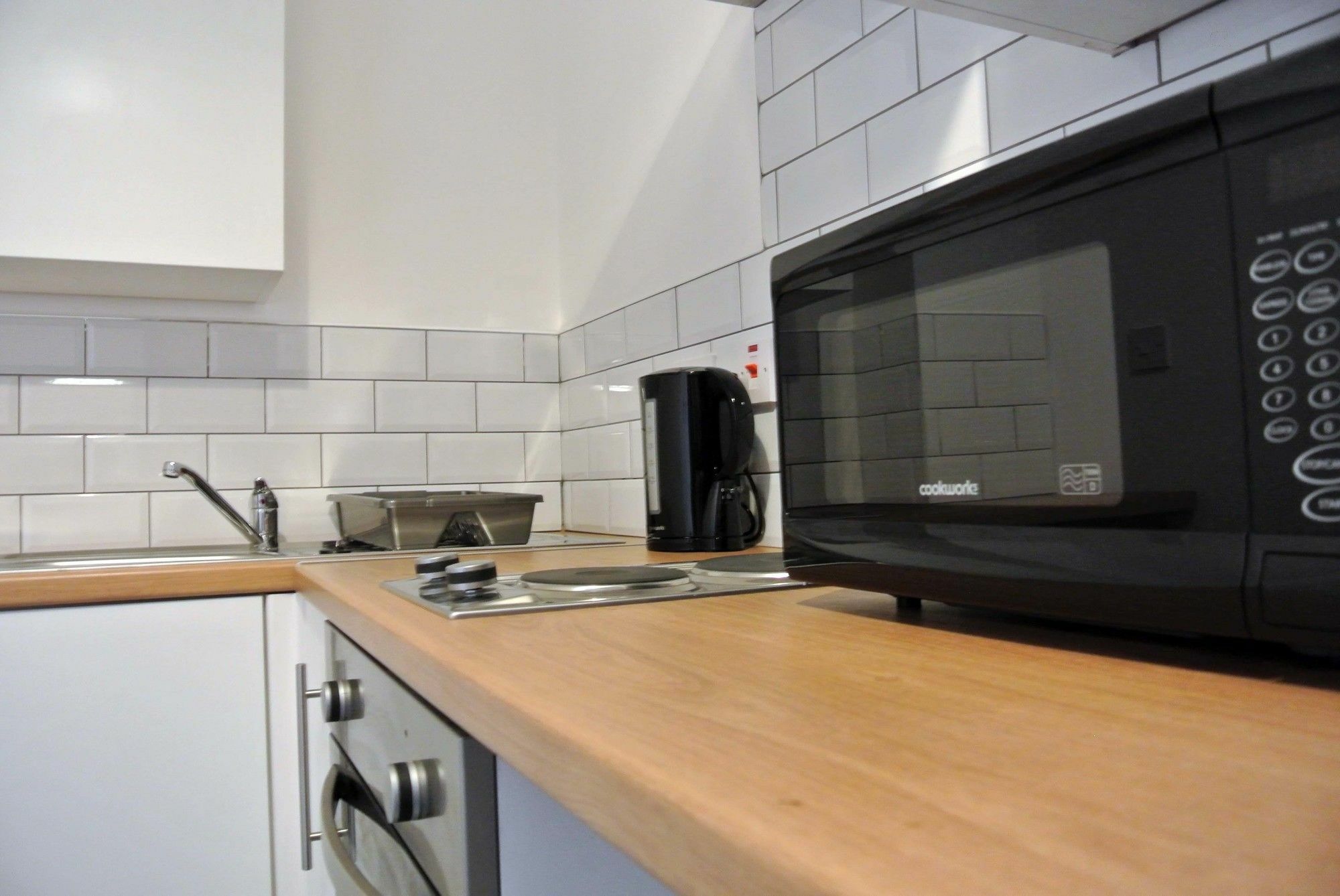 Approved Serviced Apartments Gorse Hill マンチェスター エクステリア 写真