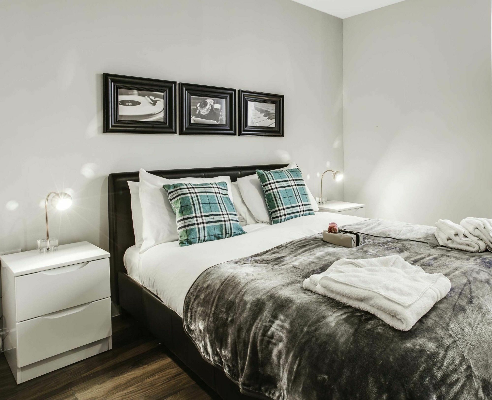 Approved Serviced Apartments Gorse Hill マンチェスター エクステリア 写真