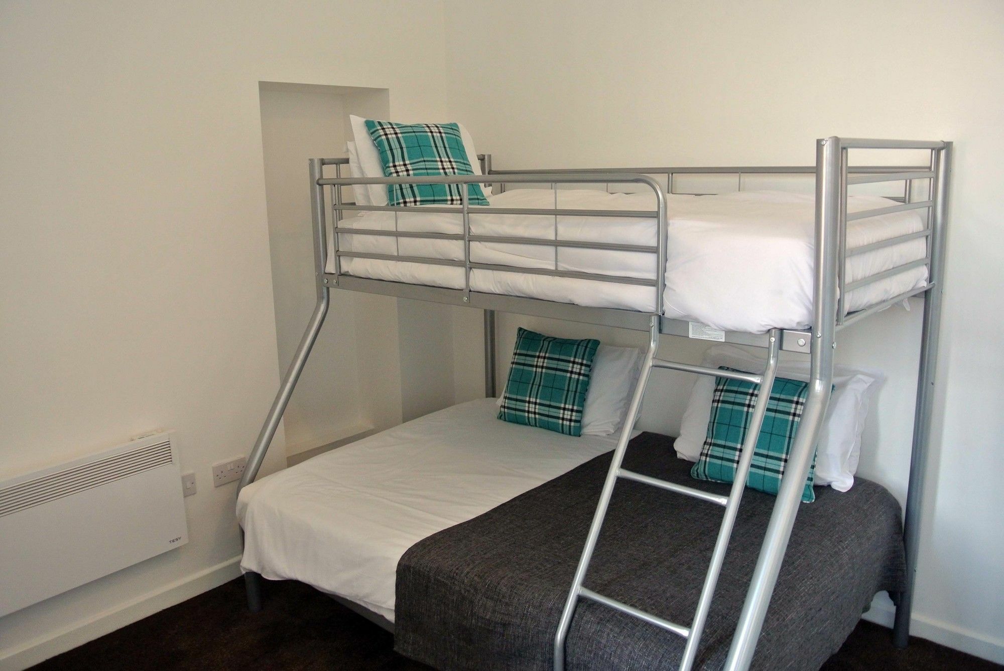 Approved Serviced Apartments Gorse Hill マンチェスター エクステリア 写真